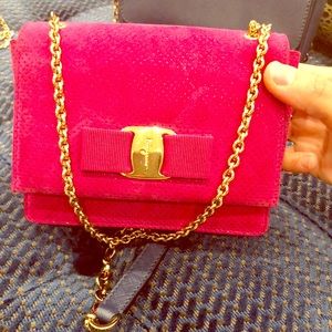Salvatore ferragamo pink miss vara crossbody bag